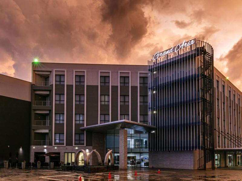 The Grand Aria Hotel and Conference Centre - image 1