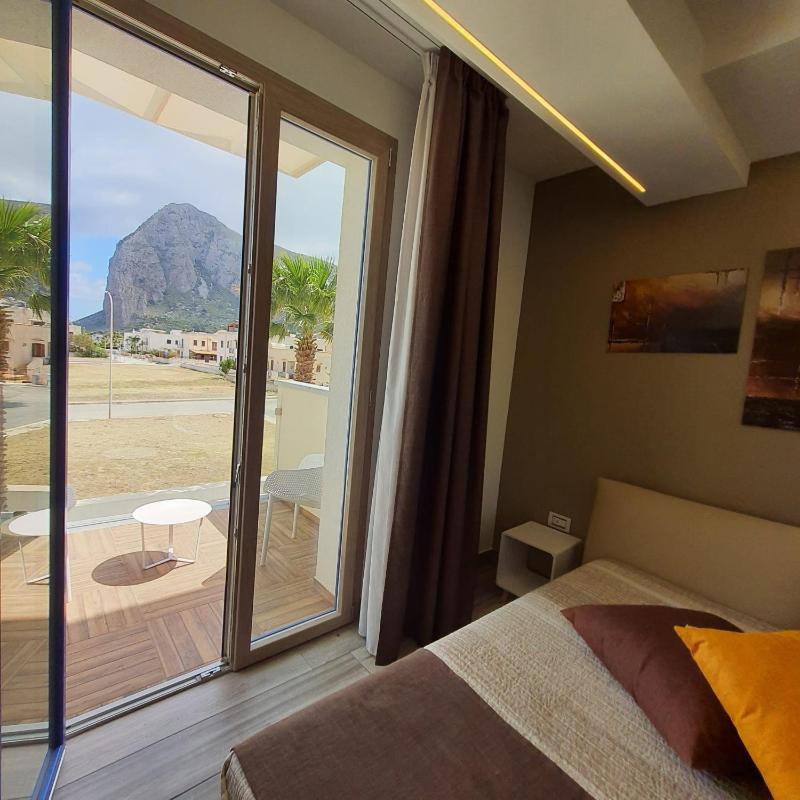 Sundeck Hotel - image 14