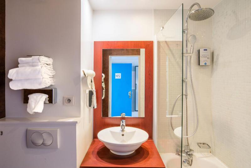 Deluxe Room image 2