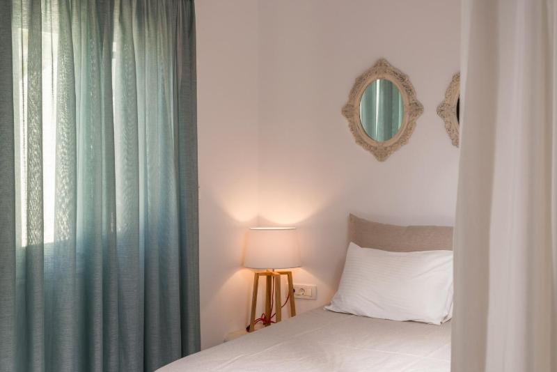 Superior Triple Room with Garden View image 1
