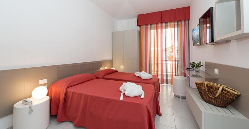 Double or Twin Room image 3