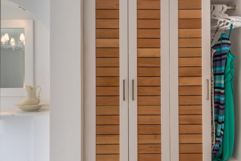 Deluxe Triple Room with Outdoor Jetted Tub image 2