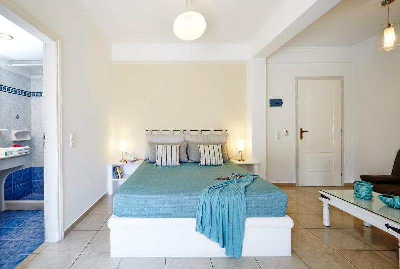Deluxe Double Room with Outdoor Jetted Tub image 1