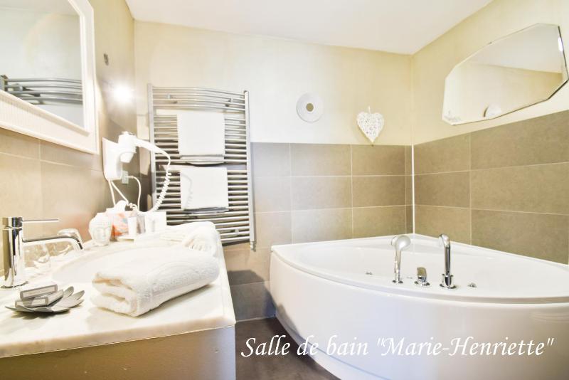 Deluxe Double Room image 4