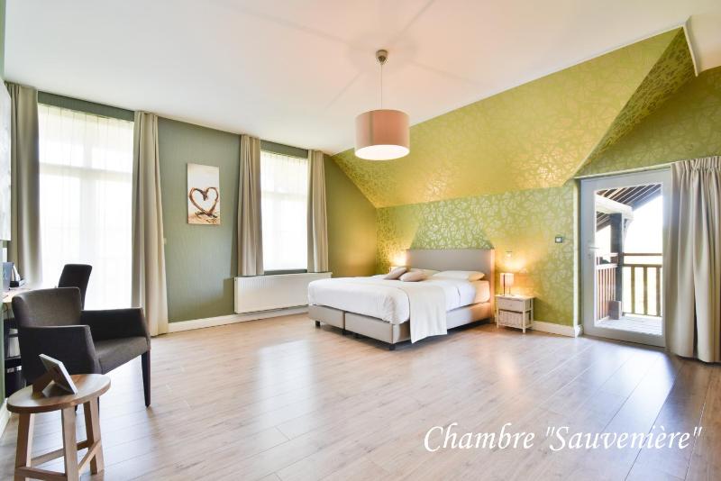 Deluxe Double Room image 3