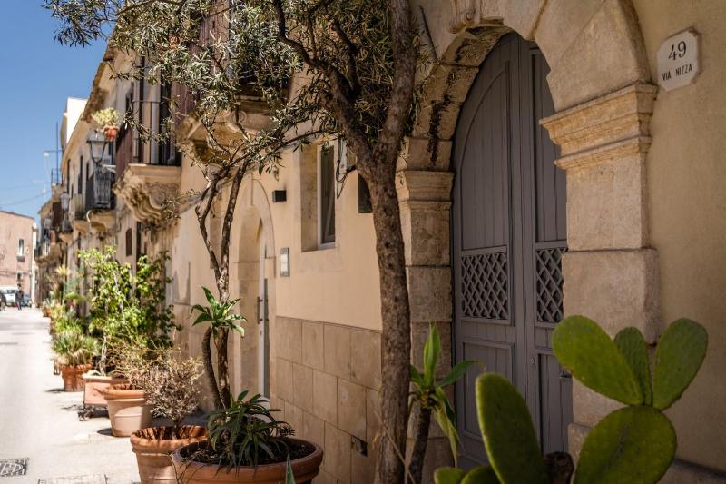 GuestHost - Il Dammuso di Ortigia - Lovely Sea View Apartment - image 15