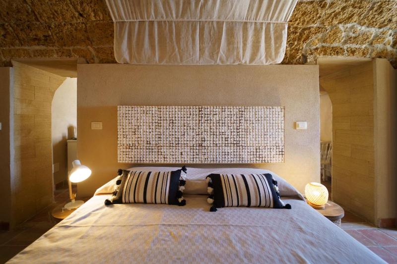 GuestHost - Il Dammuso di Ortigia - Lovely Sea View Apartment - image 6