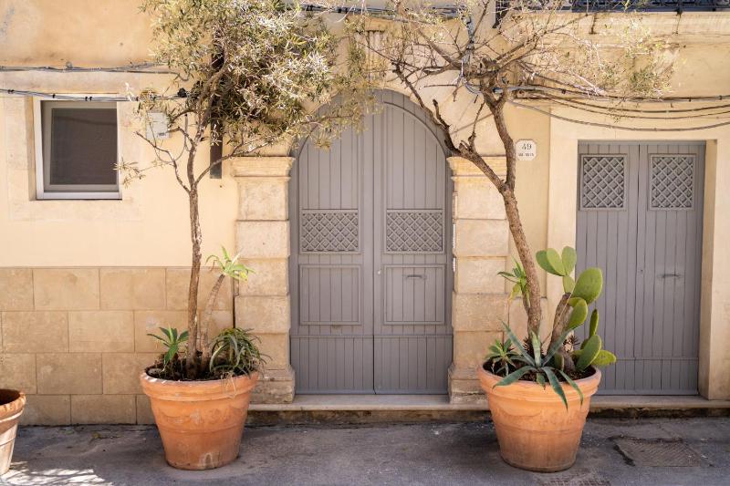 GuestHost - Il Dammuso di Ortigia - Lovely Sea View Apartment - image 10