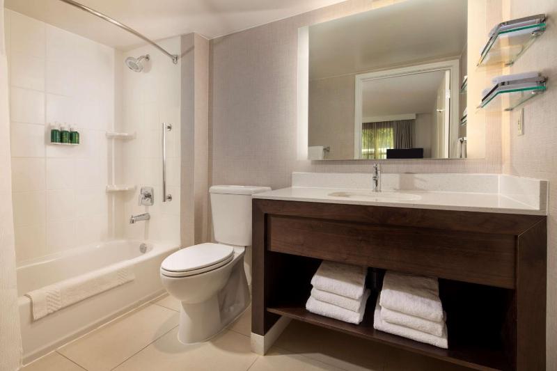 Two Bedroom Suite  with Two Queen Beds image 2