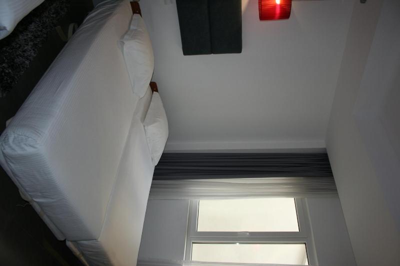 Family Room -1 Double bed and 2 Single Beds image 3