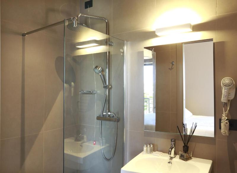 Standard Double or Twin Room image 3