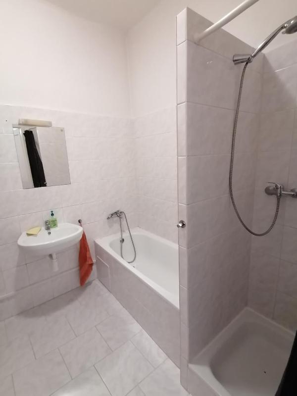 Double Room with Shared Bathroom image 3
