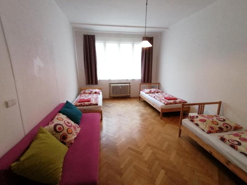 Triple Room with Shared Bathroom image 3