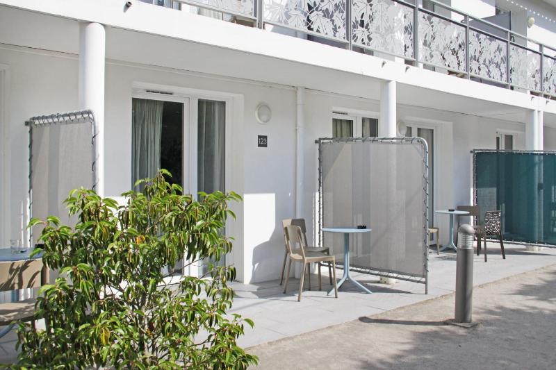 Double Room with Terrace image 4