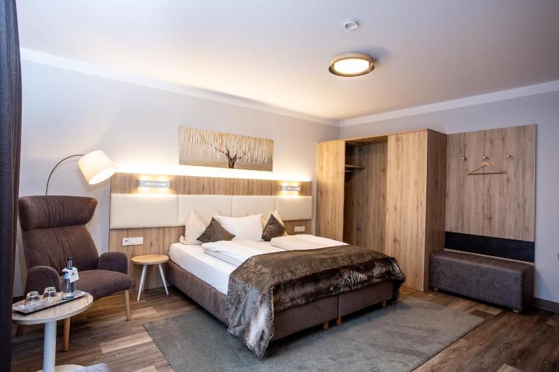 Large Double or Twin Room image 3