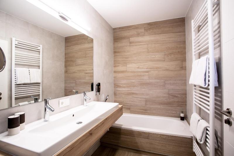 Large Double or Twin Room image 2
