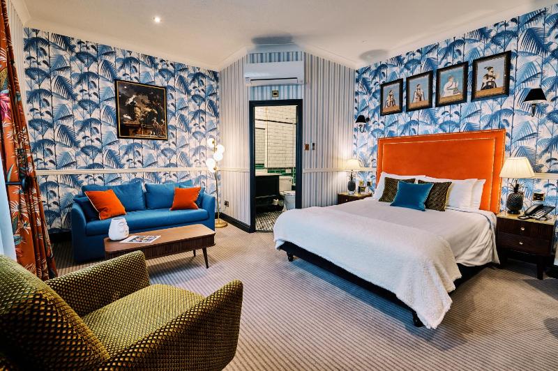 Deluxe Family Room image 1