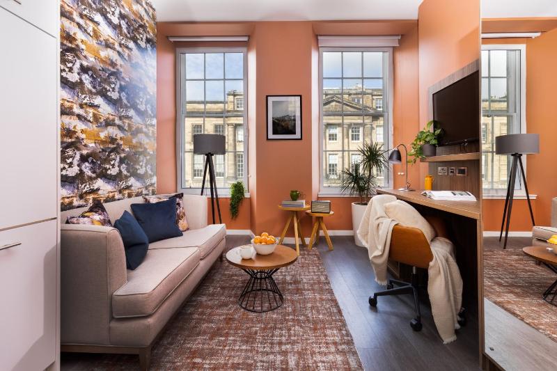 One-Bedroom Apartment with Sofa Bed image 2