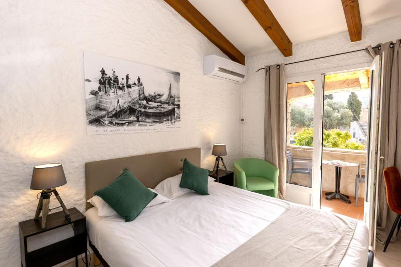Double Room image 1
