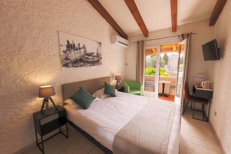 Double Room image 3