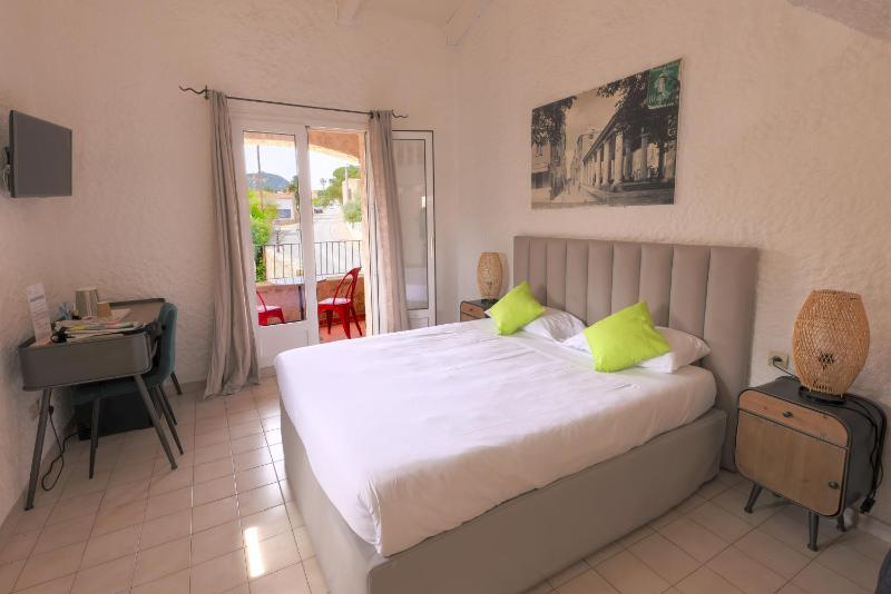 Quadruple Room image 1