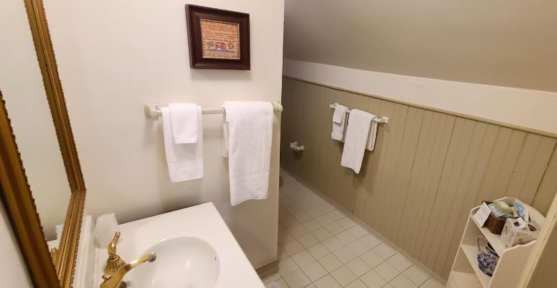 Queen Suite image 3