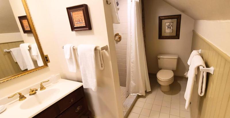 Queen Suite image 2