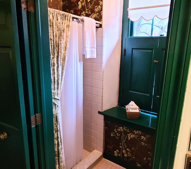 Standard Suite image 2