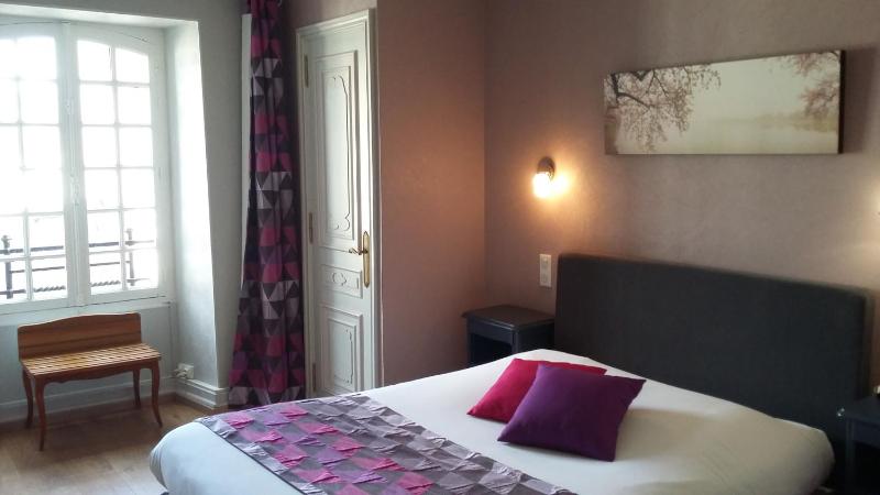 Standard Double Room image 4