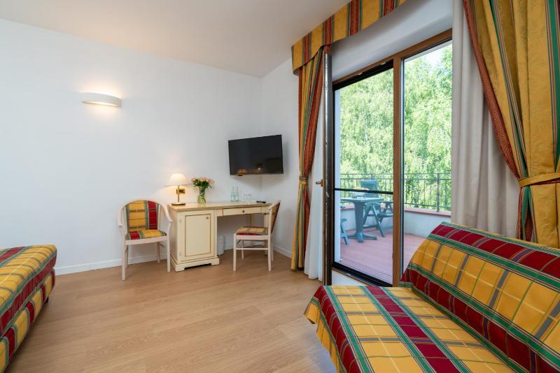 Triple Room with Private Bathroom image 3