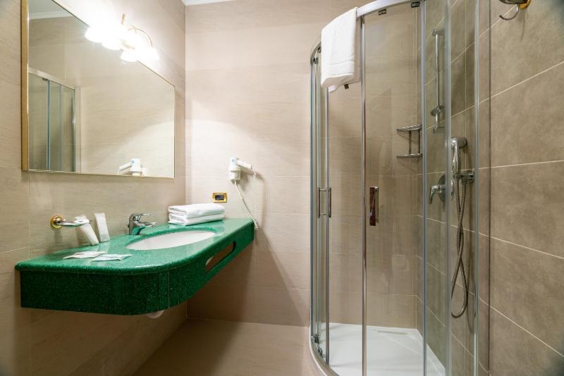 Quadruple Room with Private Bathroom image 3