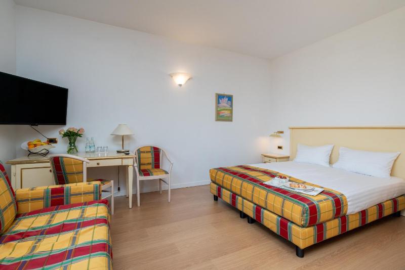 Quadruple Room with Private Bathroom image 1