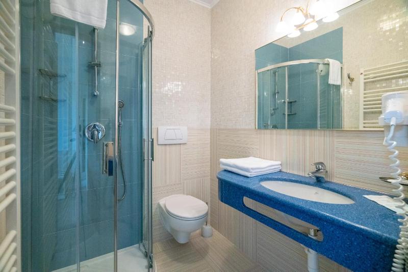 Double Room with Private Bathroom image 1