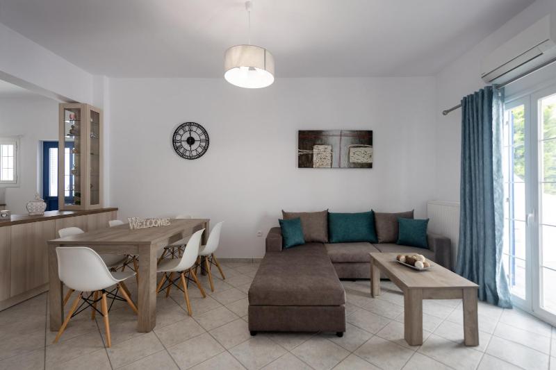 Parian Charming 3bedroom Home - image 7