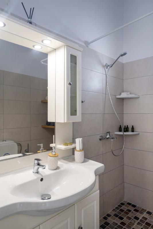Parian Charming 3bedroom Home - image 36