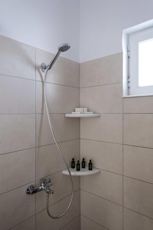 Parian Charming 3bedroom Home - image 9