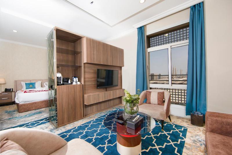 Junior King Suite with Haram View image 1