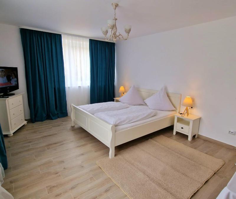 Quadruple Room image 4