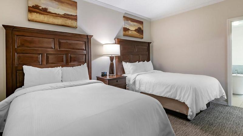 One-Bedroom Suite image 3