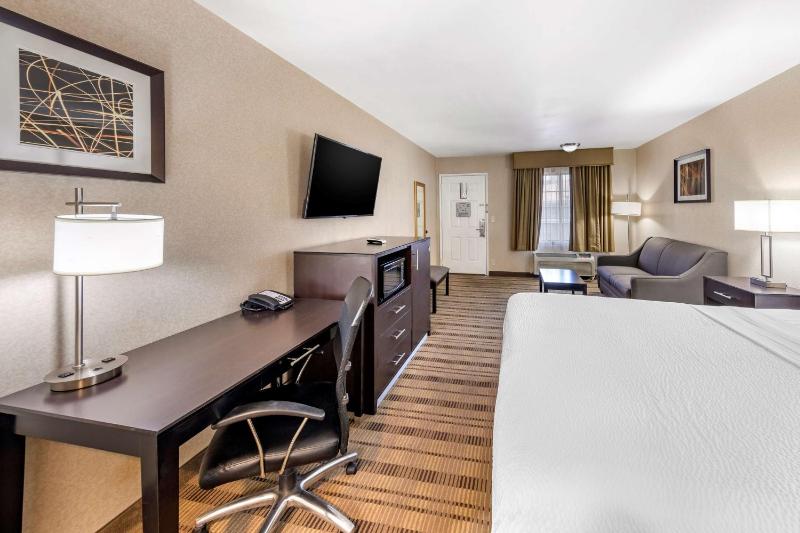 King Room with Sofa Bed - Non-Smoking image 2