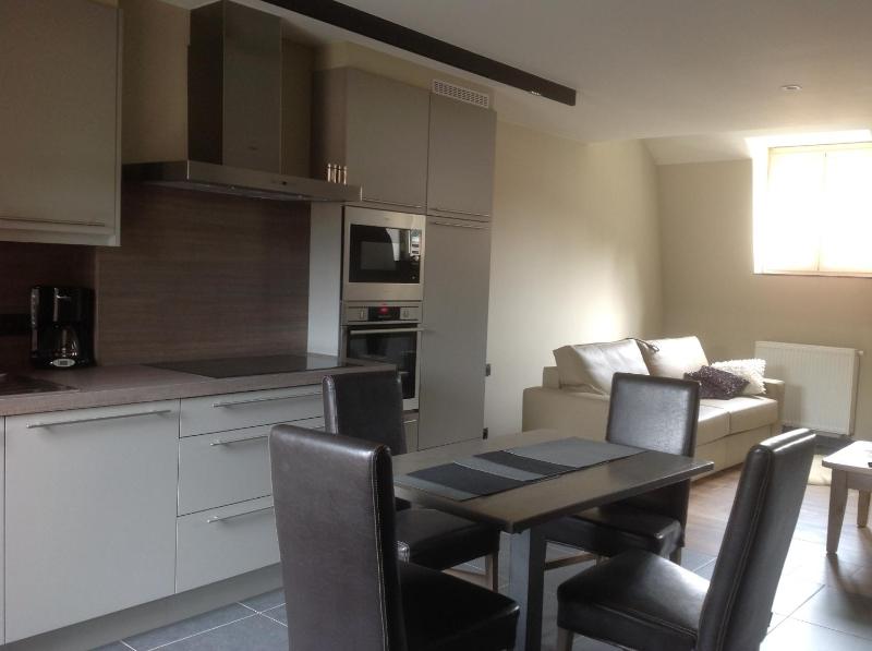 Apartment 6 image 3