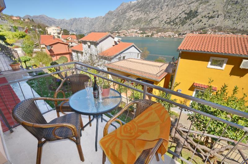 Two-Bedroom Apartment with Balcony and Sea View image 3