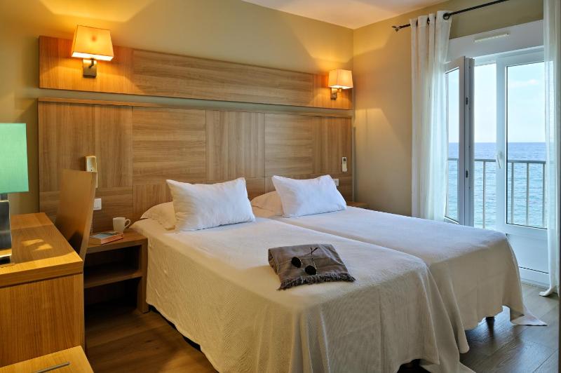 Double or Twin Room with Sea View image 4