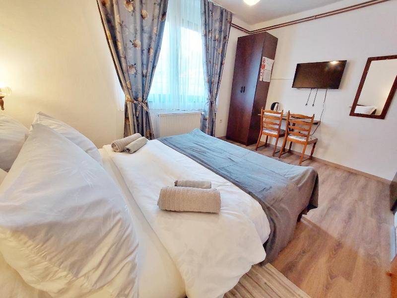 Double Room with Private Bathroom image 3