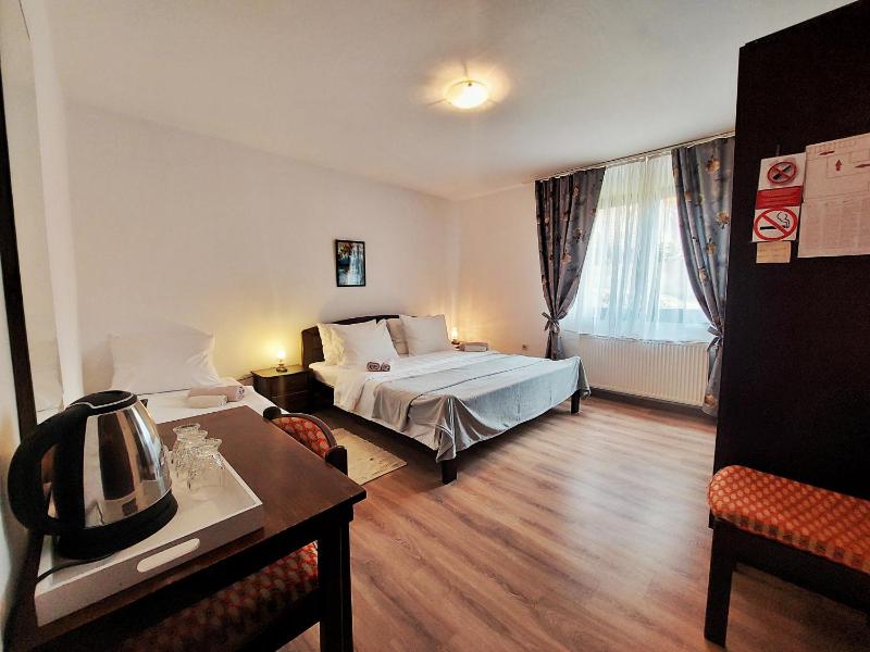 Triple Room with Private Bathroom image 1
