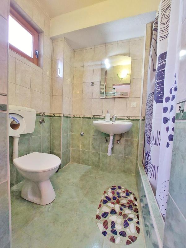 Triple Room with Private Bathroom image 2