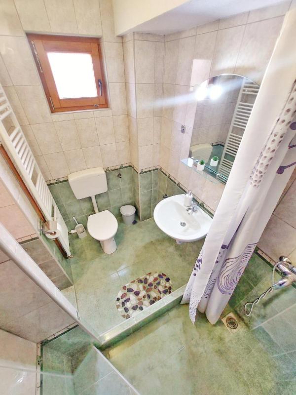 Triple Room with Private Bathroom image 3