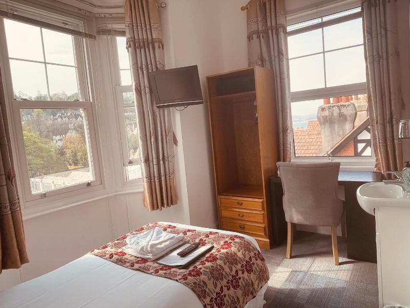 Single Room image 4