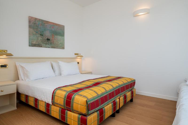 Triple Room with Private Bathroom image 4