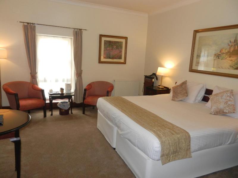 Standard Double Room image 4